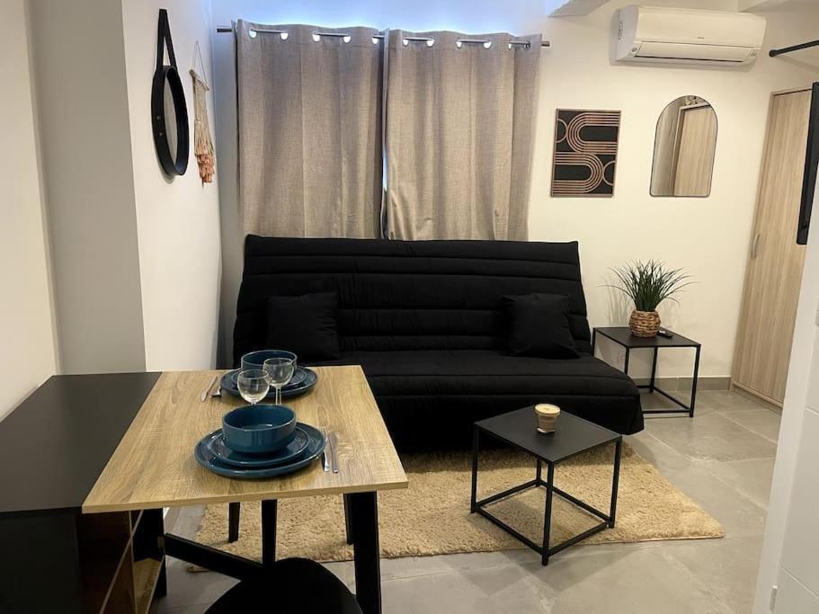 Apartament Petit Cocon Douillet Climatise Pour 2 Pers La Crau Zewnętrze zdjęcie