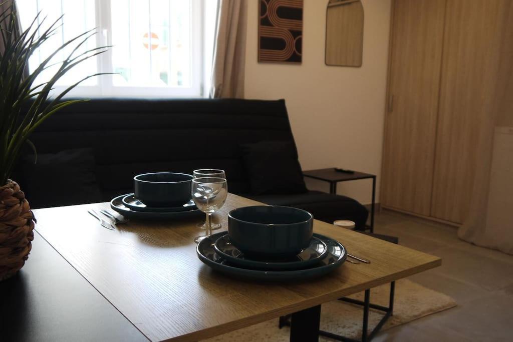 Apartament Petit Cocon Douillet Climatise Pour 2 Pers La Crau Zewnętrze zdjęcie